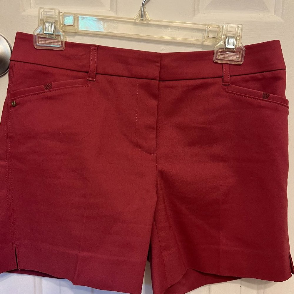 White House Black Market 5 Inch Short